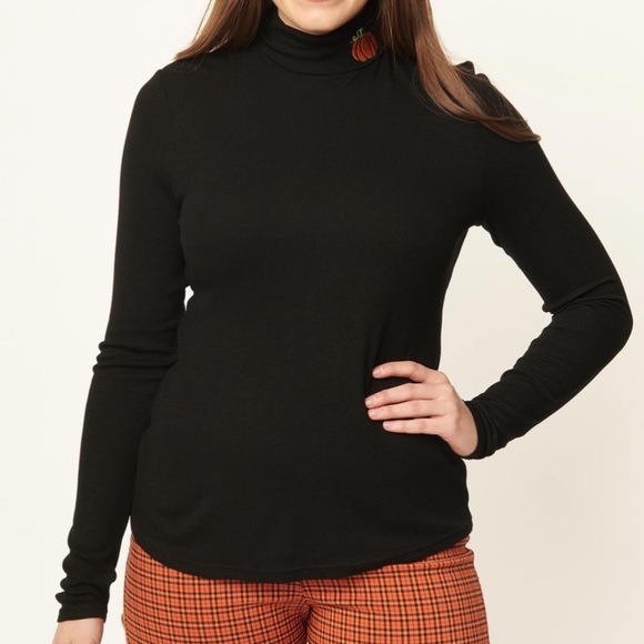 Unique Vintage Pumpkin Black & Embroidered Cherie Top 🎃 - Picture 2 of 6